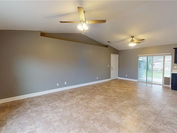 4th image of 19335 Edgewater Dr