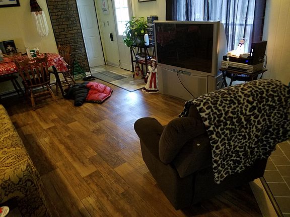 View of entrance to living room