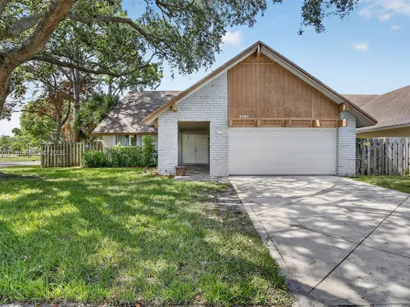 9381 NW 35th Pl, Sunrise, FL 33351