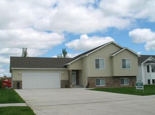 832 49th Ave S, Grand Forks, ND 58201