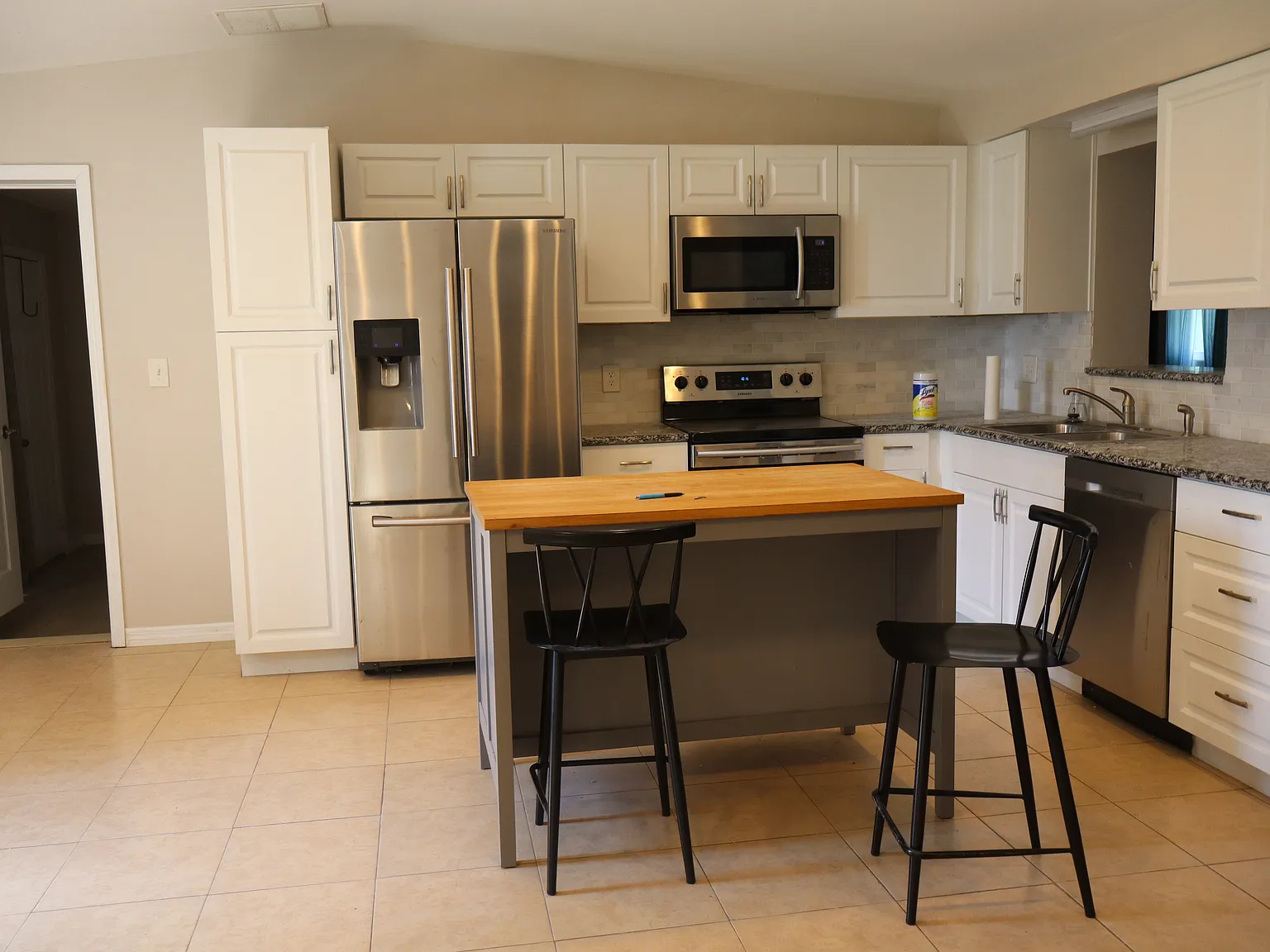 4 bed, 1501 sqft, $3,000 — Photo 2