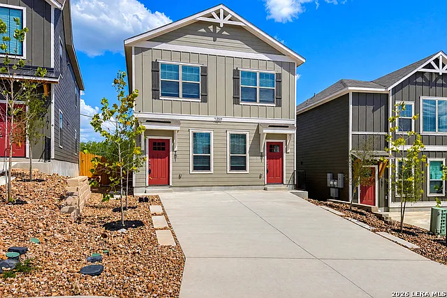 3 bed, 2.0 bath, 1263 sqft, $1,375 — Photo 2