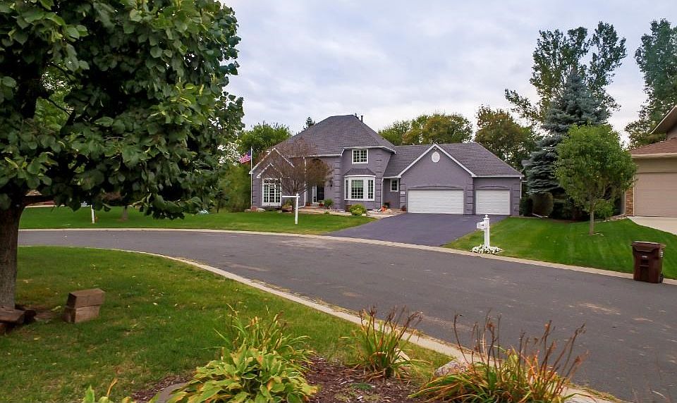 Welcome to 7275 147th Court. Tucked away at the end of the cul-de-sac.