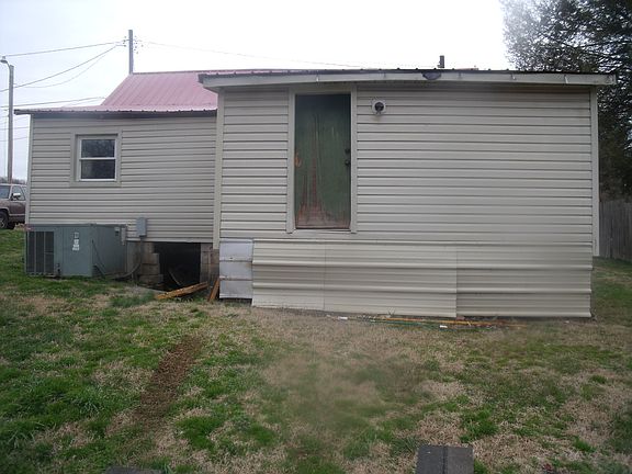 4th image of 1402 James Dr