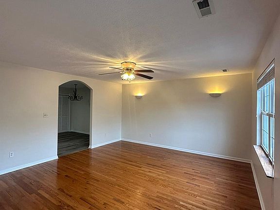 3rd image of 212 Waterbrook Ct