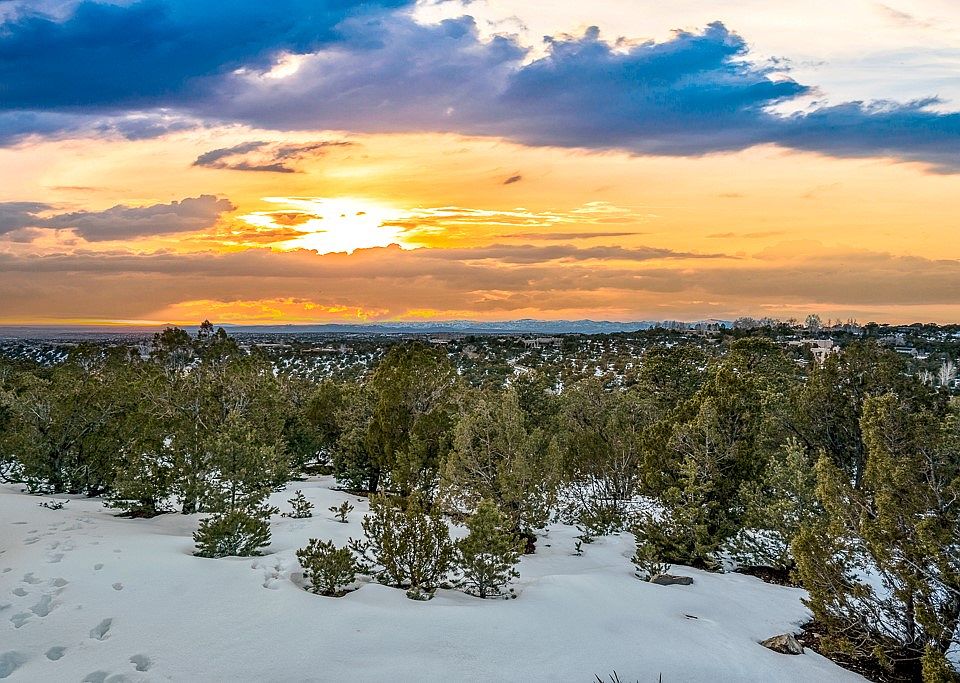 1st image of 1040 Sierra Del Norte