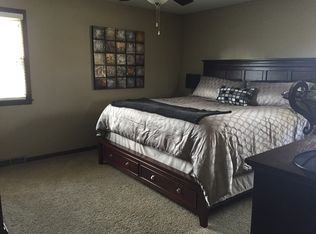 318 SE Willow Way, Lees Summit, MO 64063