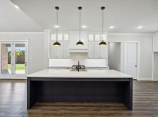 700 Allison Dr, Van Alstyne, TX 75495