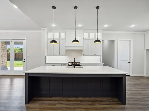 700 Allison Dr, Van Alstyne, TX 75495