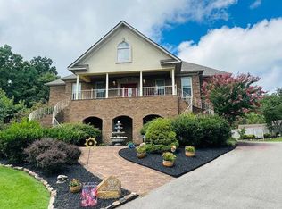 1086 Saint Ives Ct, Morristown, TN 37814