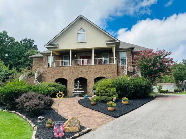 1086 Saint Ives Ct, Morristown, TN 37814