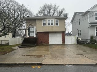 1718 Bushwick Ave, Merrick, NY 11566