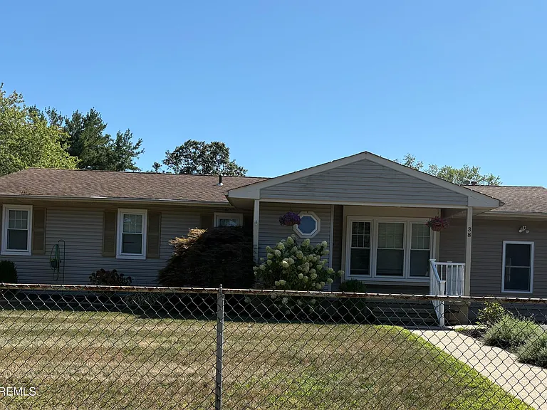 38 Edison St — Photo 1