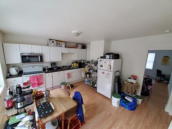 2nd image of 18 Railroad Ave