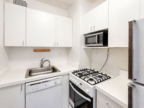 4th image of 111 3rd Ave APT 17F