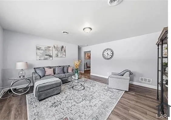9838 Tanbark Ln — Photo 2