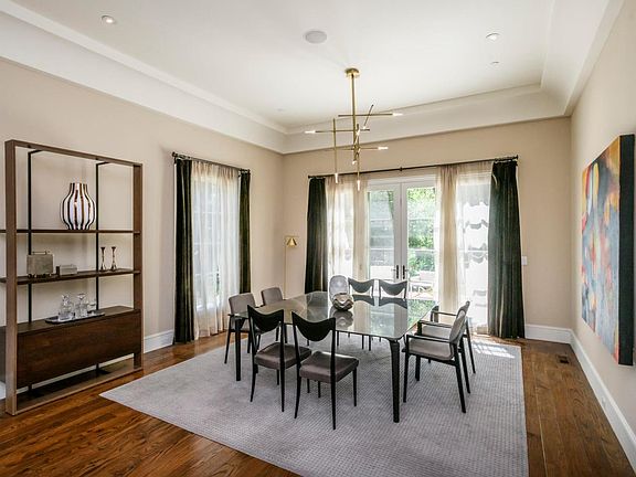 5th image of 150 Royal Oak Ct