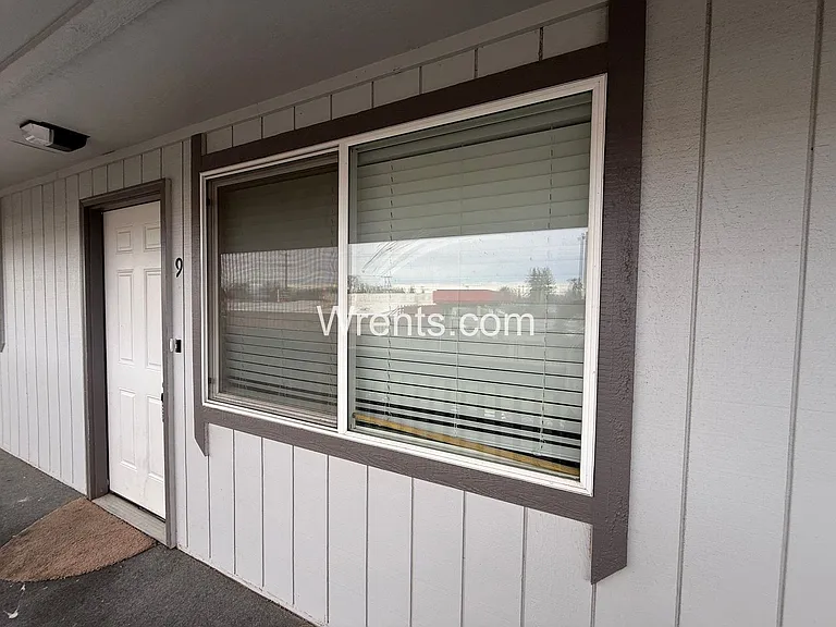 1428 S Lundstrom St — Photo 1