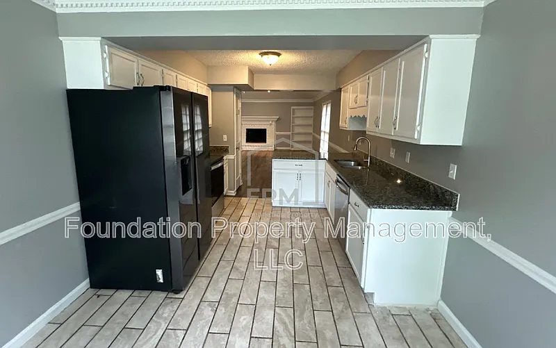 3 bed, 2.0 bath, 1731 sqft, $2,100 — Photo 3