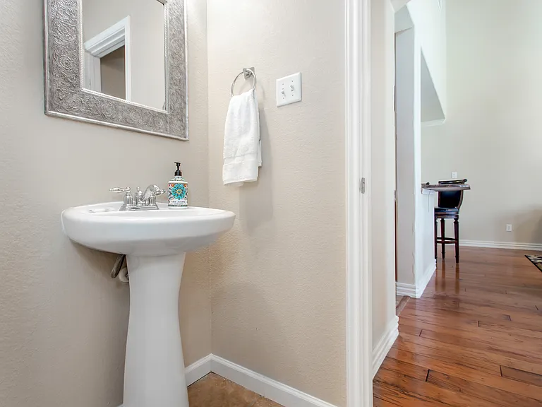 1173 Landon Ln — Photo 11