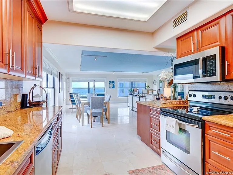 1289 NE Ocean Blvd #6 — Photo 16