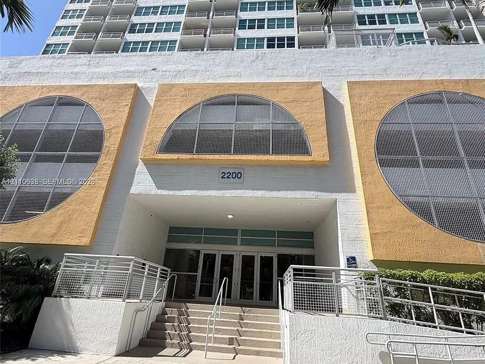 2200 NE 4th Ave #Penthouse 01