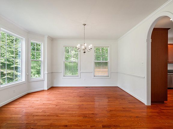 5th image of 52 Evanston Ct