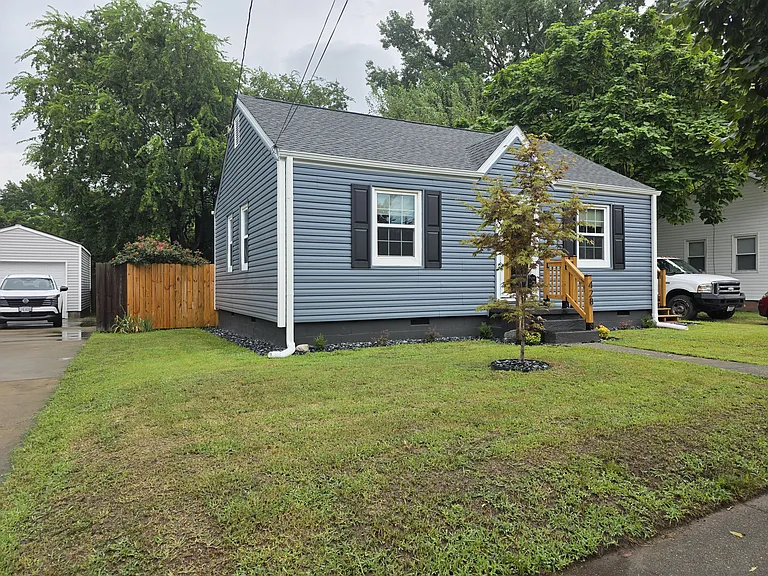 428 Gladstone Rd — Photo 3