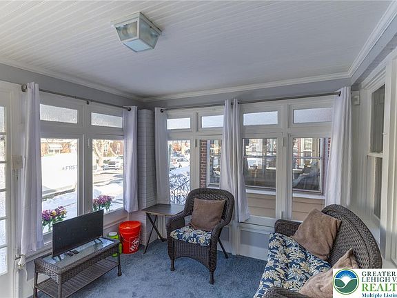 2nd image of 1914 Fairview Ave