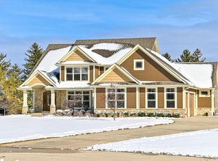 2380 Mound Zion Woods Ct, Brookfield, WI 53005