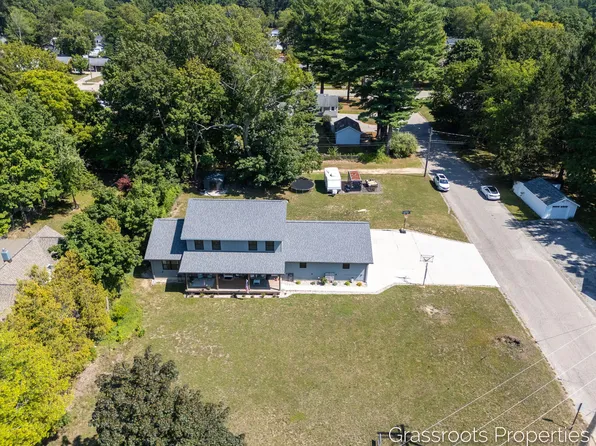 939 S Mears Ave, Whitehall, MI 49461