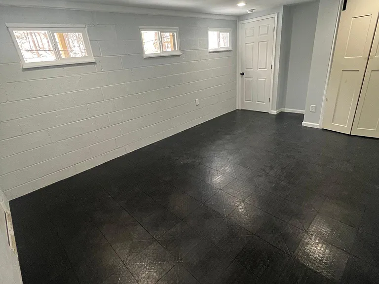 526 Broad Hollow Rd — Photo 15