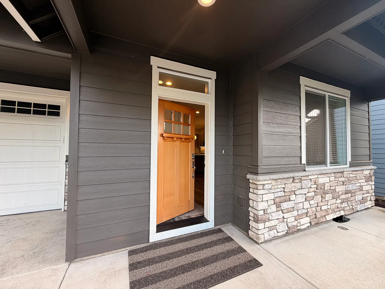 3 bed, 2.5 bath, 1652 sqft, $2,975 — Photo 3