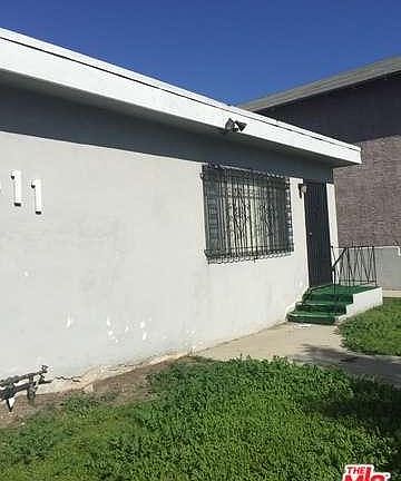 3rd image of 811 W 62nd St