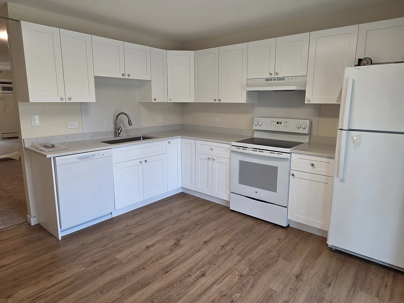 2 bed, 950 sqft, $1,800 — Photo 2
