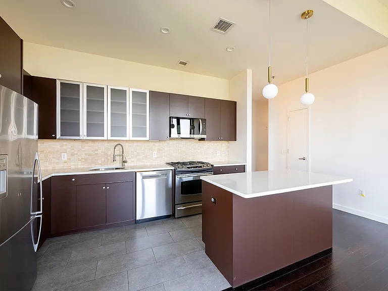 232 Pavonia Ave #717 — Photo 3