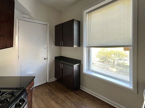 3rd image of 7529 N Rogers Ave APT 2