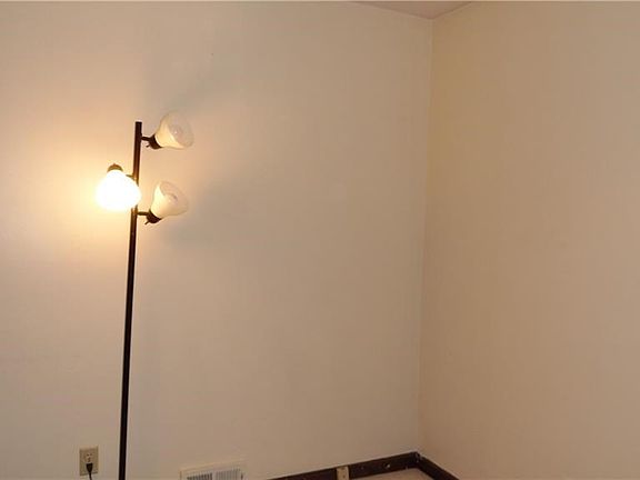 3rd image of 2708 Whitney Ave