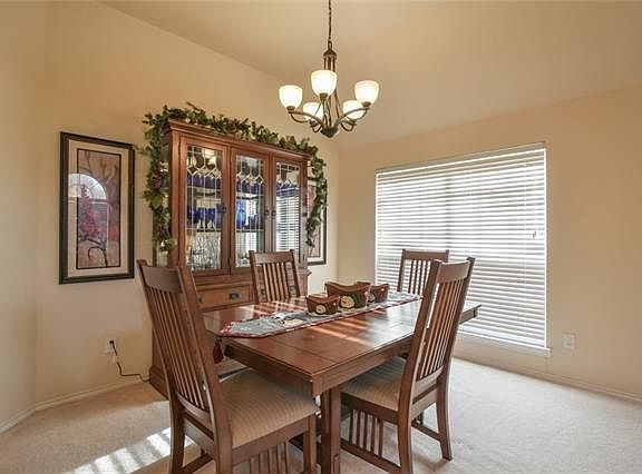 4th image of 2220 Forest Park Cir