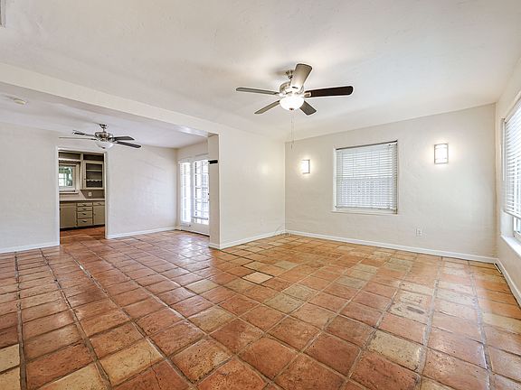 5th image of 1904 W Holly St