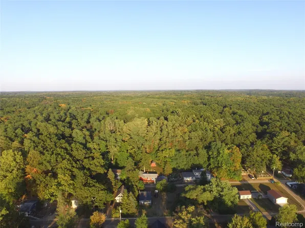 11315 Hillside Dr, Pinckney, MI 48169