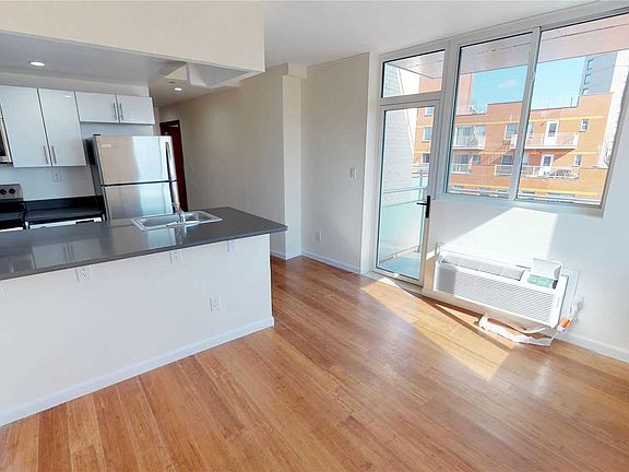 5th image of 8276 116th St #701