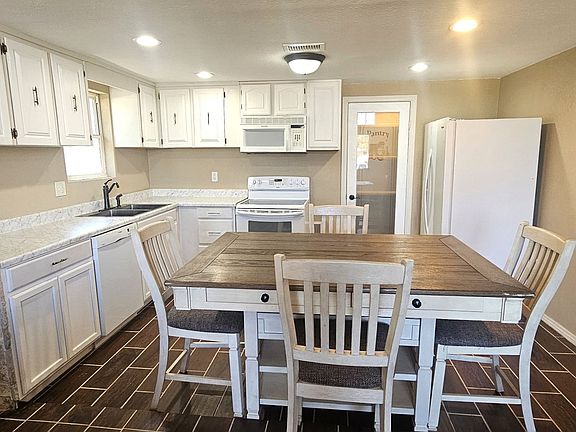 3rd image of 705 N 10th St