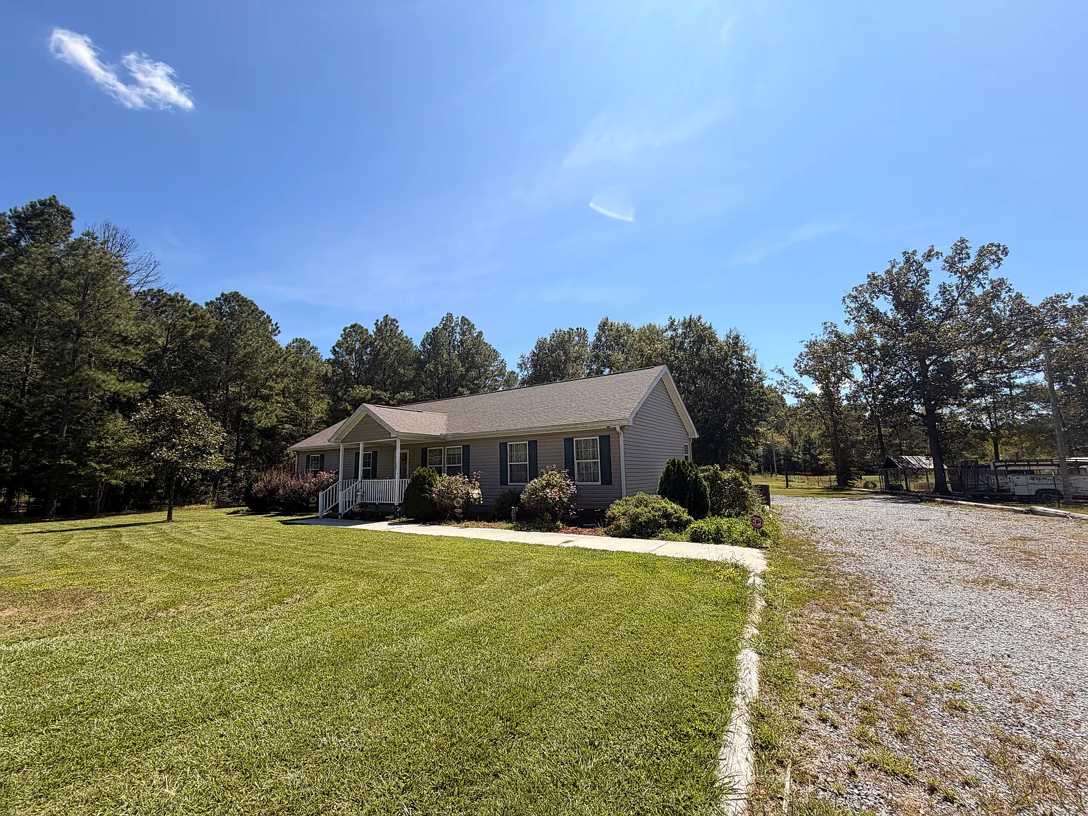 3 bed, 1904 sqft, $2,100 — Photo 1