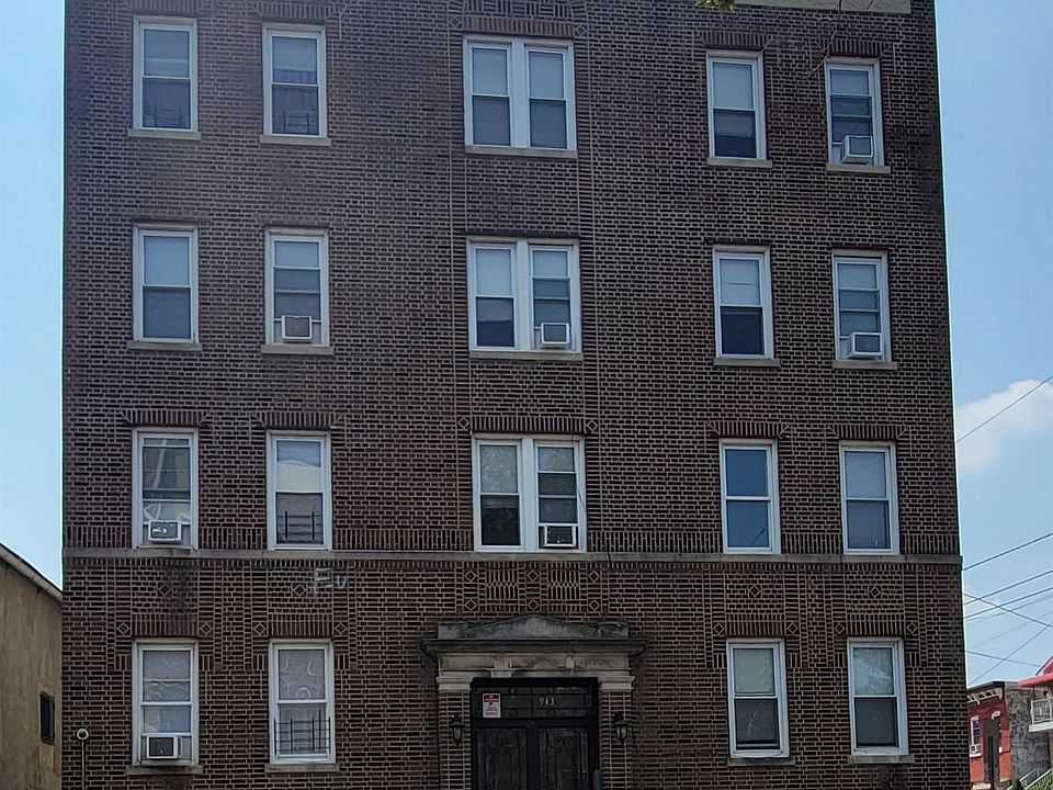1st image of 24 Gates Ave #21