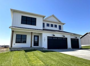 701 Lakeview Ct, Tiffin, IA 52340