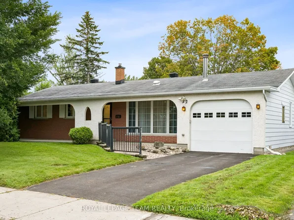22 Redpine Dr, Ottawa, ON K2E 6S9