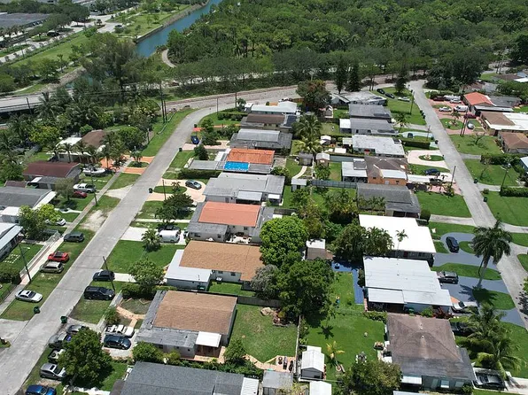 7250 S Waterway Dr, Miami, FL 33155