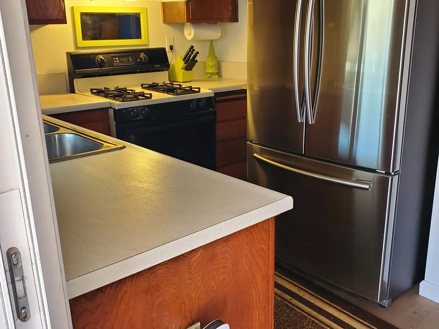 2 bed, 744 sqft, $3,000 — Photo 3