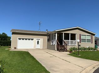 3 Maple Ln, Sandwich, IL 60548